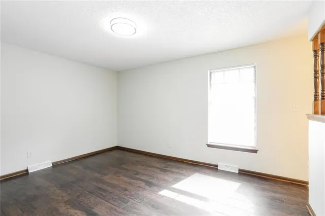 $1,980 | 1501 North Aztec Avenue, Independence, MO 64056