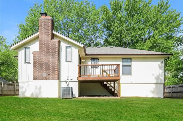 $1,980 | 1501 North Aztec Avenue, Independence, MO 64056