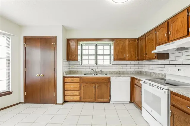 $1,980 | 1501 North Aztec Avenue, Independence, MO 64056