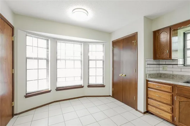 $1,980 | 1501 North Aztec Avenue, Independence, MO 64056