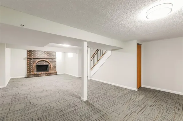 $1,980 | 1501 North Aztec Avenue, Independence, MO 64056