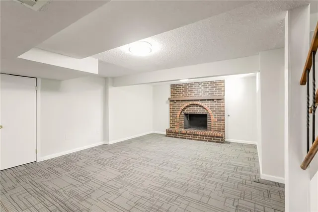 $1,980 | 1501 North Aztec Avenue, Independence, MO 64056