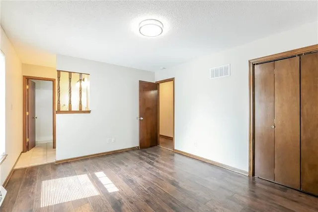 $1,980 | 1501 North Aztec Avenue, Independence, MO 64056