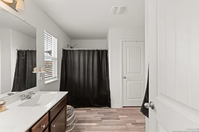 $275,000 | 6583 Runaway Row, Converse, TX 78109