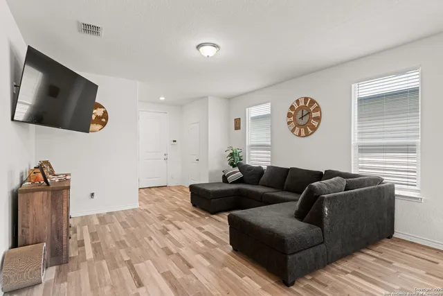 $275,000 | 6583 Runaway Row, Converse, TX 78109