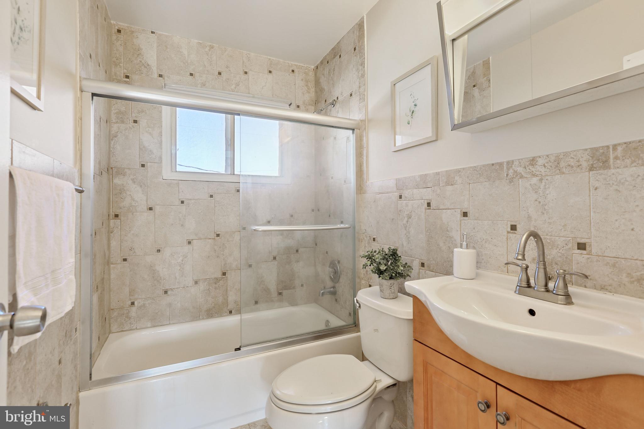 922 Prestwood Road Baltimore, MD 21228 - Photo 21 of 30 Full Bath