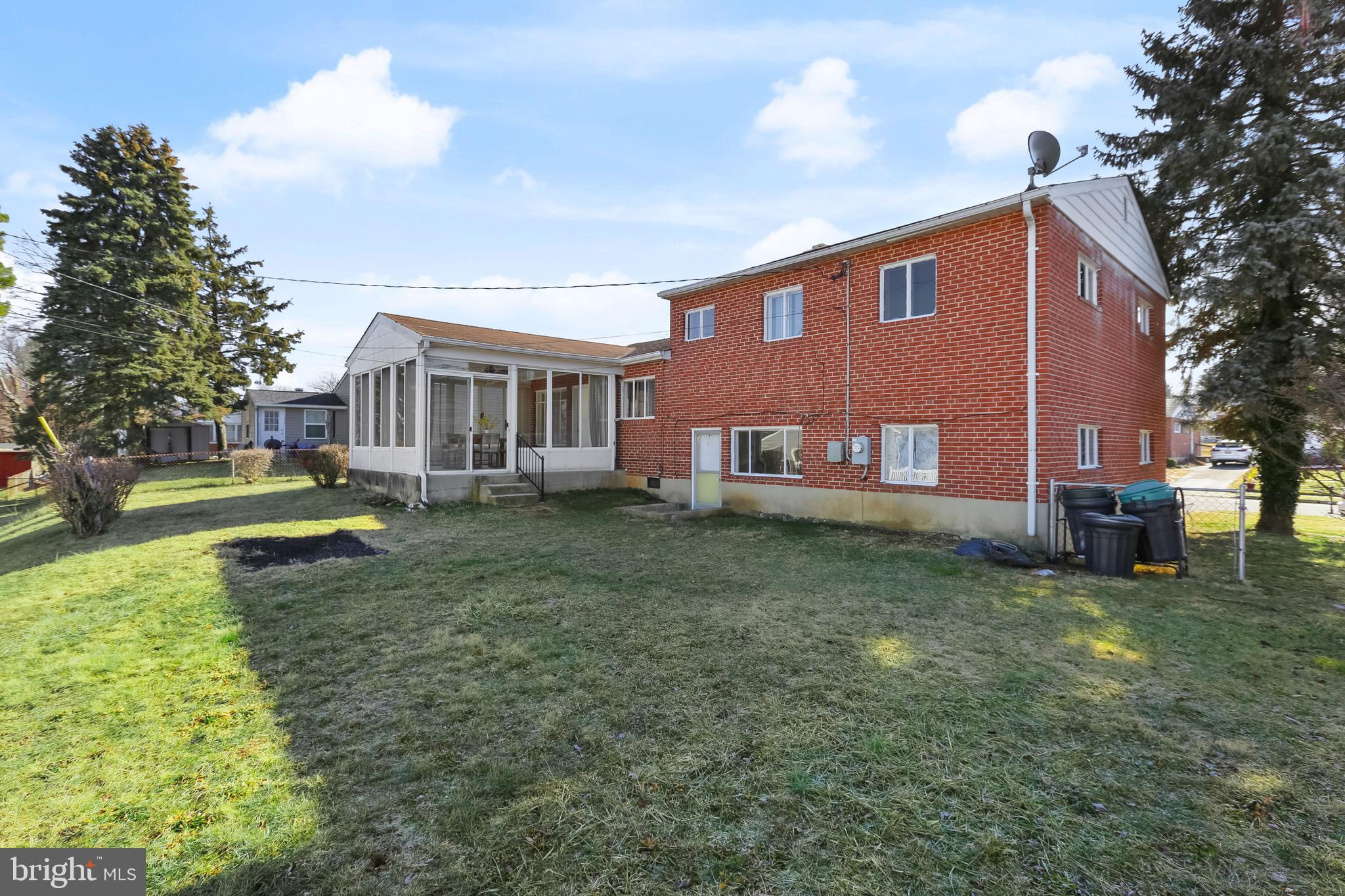 922 Prestwood Road Baltimore, MD 21228 - Photo 26 of 30 Expansive backyard