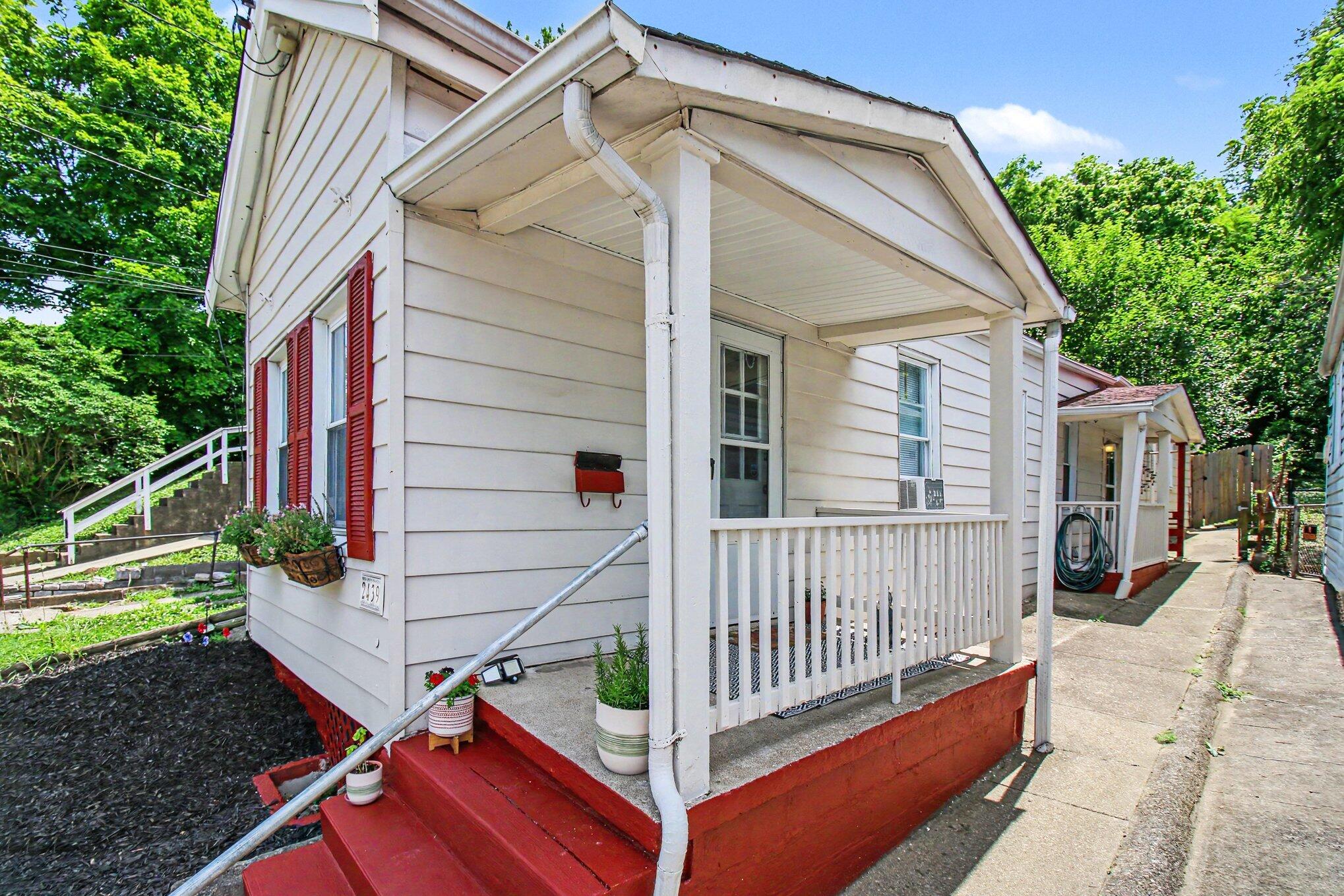 2439 Warren Street Covington, KY 41014 - Photo 6 of 30 004_file_9383