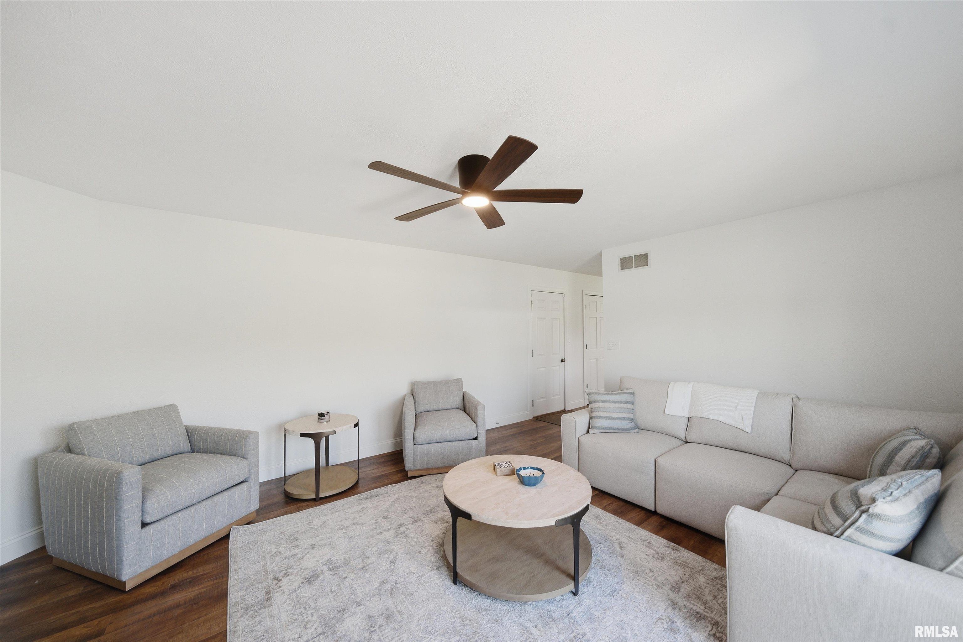 142 Legion Road Washington, IL 61571 - Photo 5 of 69