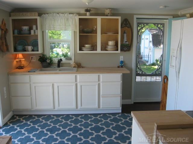 3932 Lakeshore Road Deckerville, MI 48427 - Photo 12 of 33 31251006-11.JPG