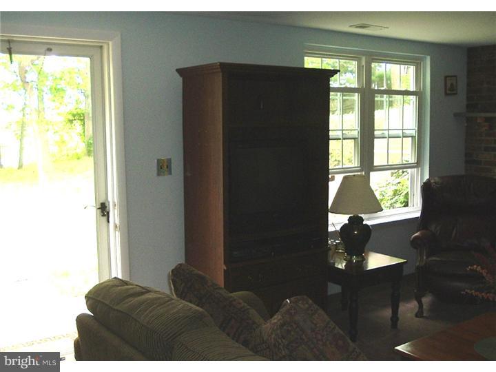 29 Windmill Drive Clementon, NJ 08021 - Photo 13 of 24 Family Room