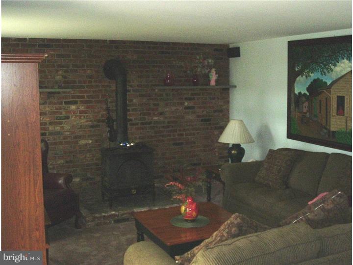 29 Windmill Drive Clementon, NJ 08021 - Photo 15 of 24 Family Room