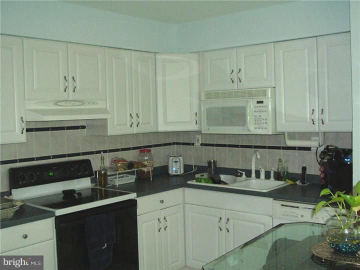 29 Windmill Drive Clementon, NJ 08021 - Photo 3 of 24 Kitchen