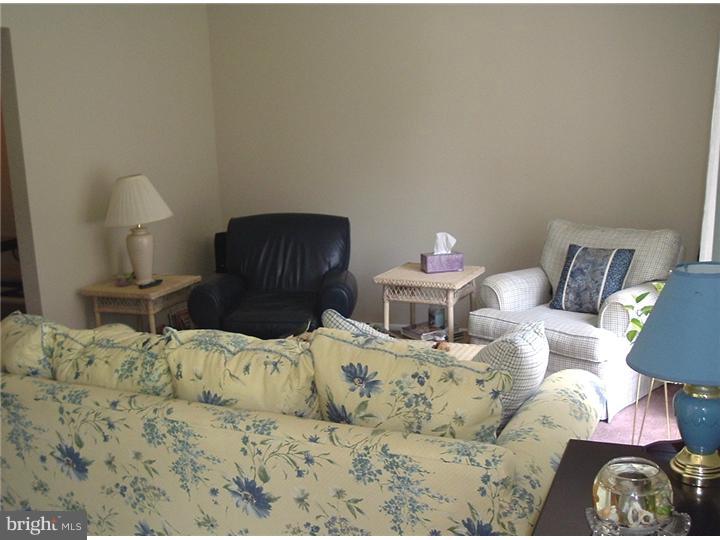 29 Windmill Drive Clementon, NJ 08021 - Photo 6 of 24 Living Room