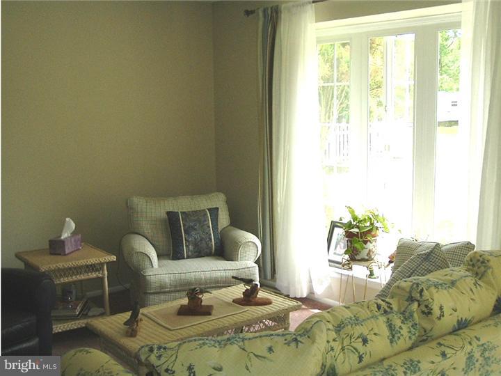 29 Windmill Drive Clementon, NJ 08021 - Photo 8 of 24 Living Room