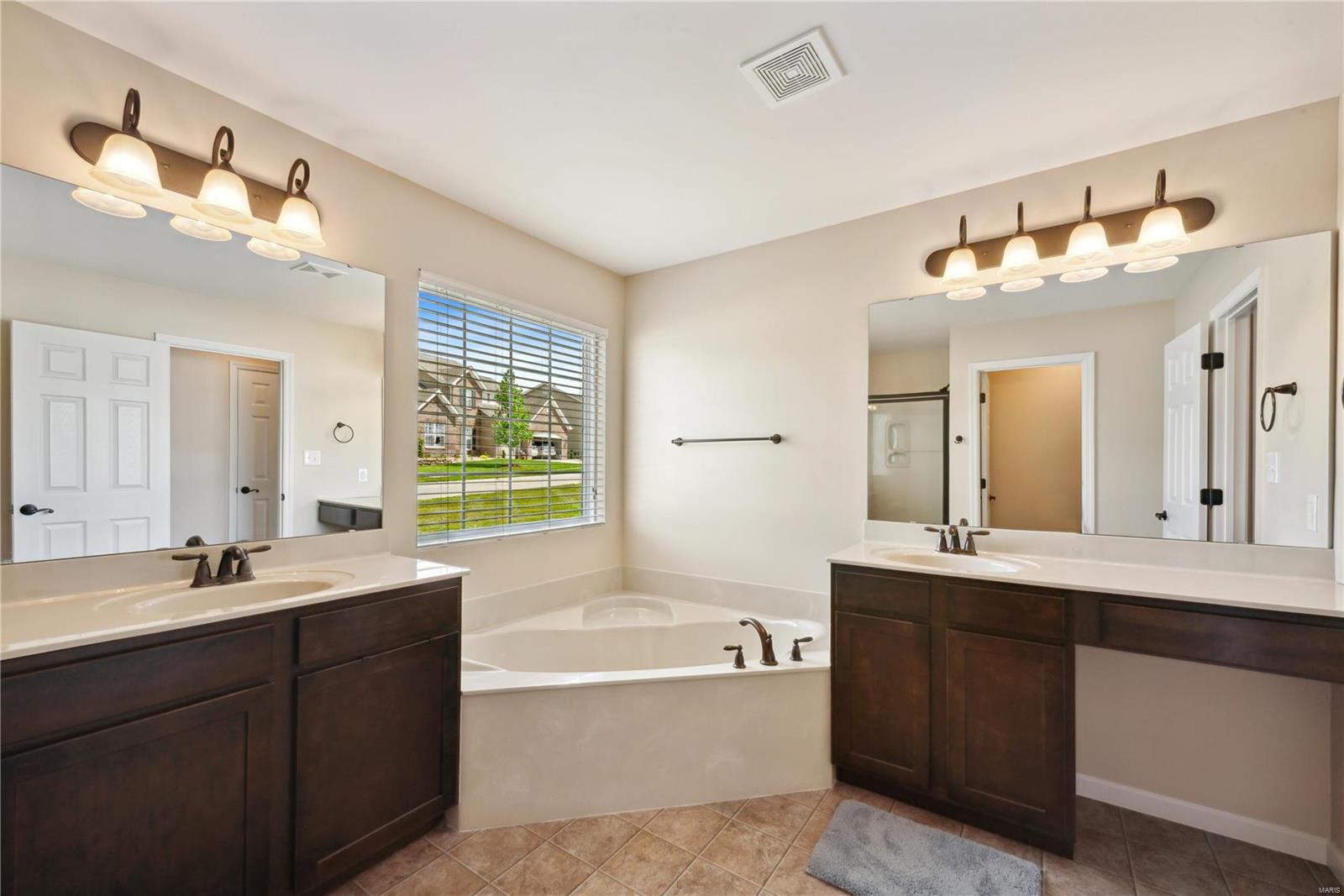 82 South Ridgewynd Court Lake St. Louis, MO 63367 - Photo 17 of 26