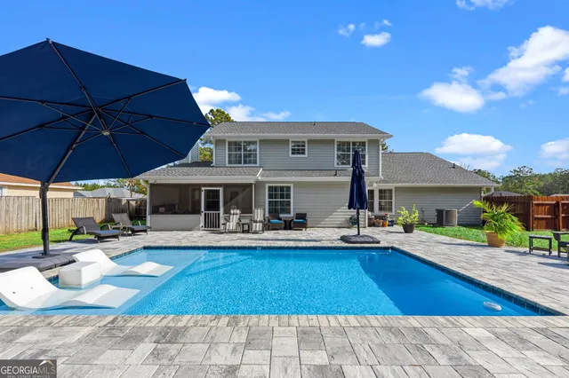 a view of a dinning table and chairs in the patio