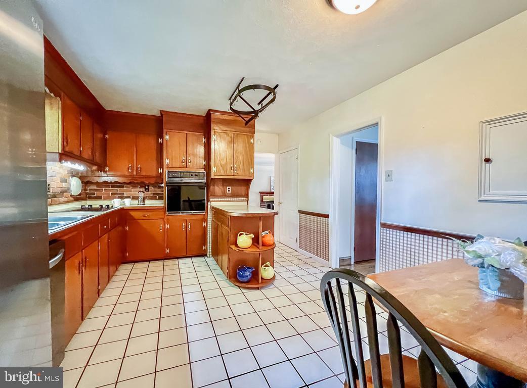 1117 Roelofs Road Yardley, PA 19067 - Photo 12 of 34 Gallery Image 12
