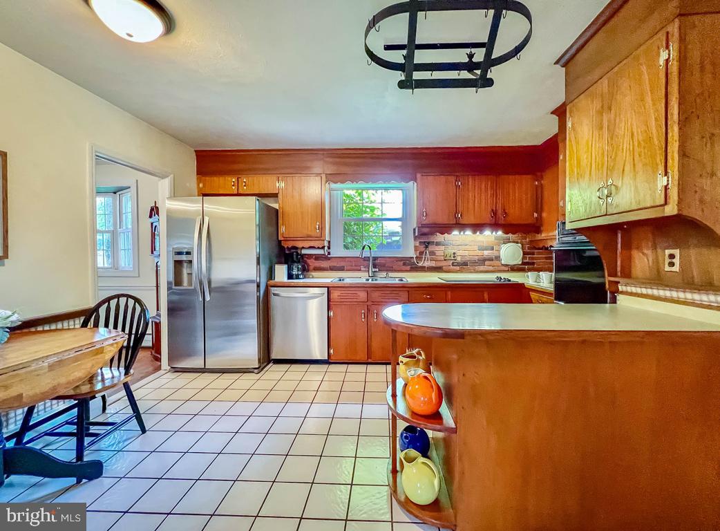 1117 Roelofs Road Yardley, PA 19067 - Photo 9 of 34 Eat-In Kitchen