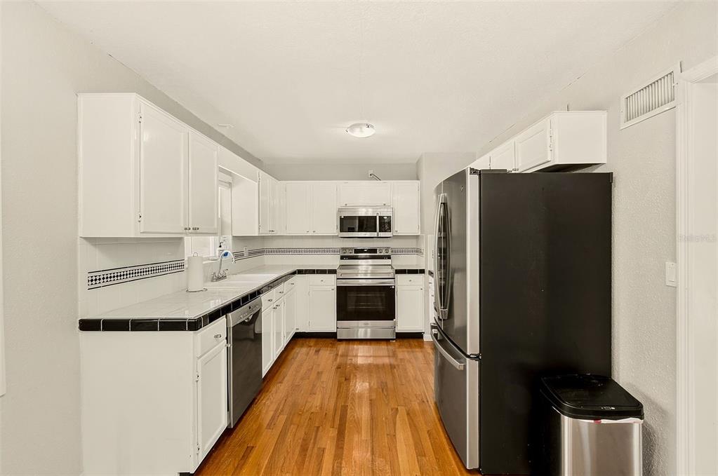 100 North Arcturas Avenue Clearwater, FL 33765 - Photo 4 of 32 Gallery Image 4