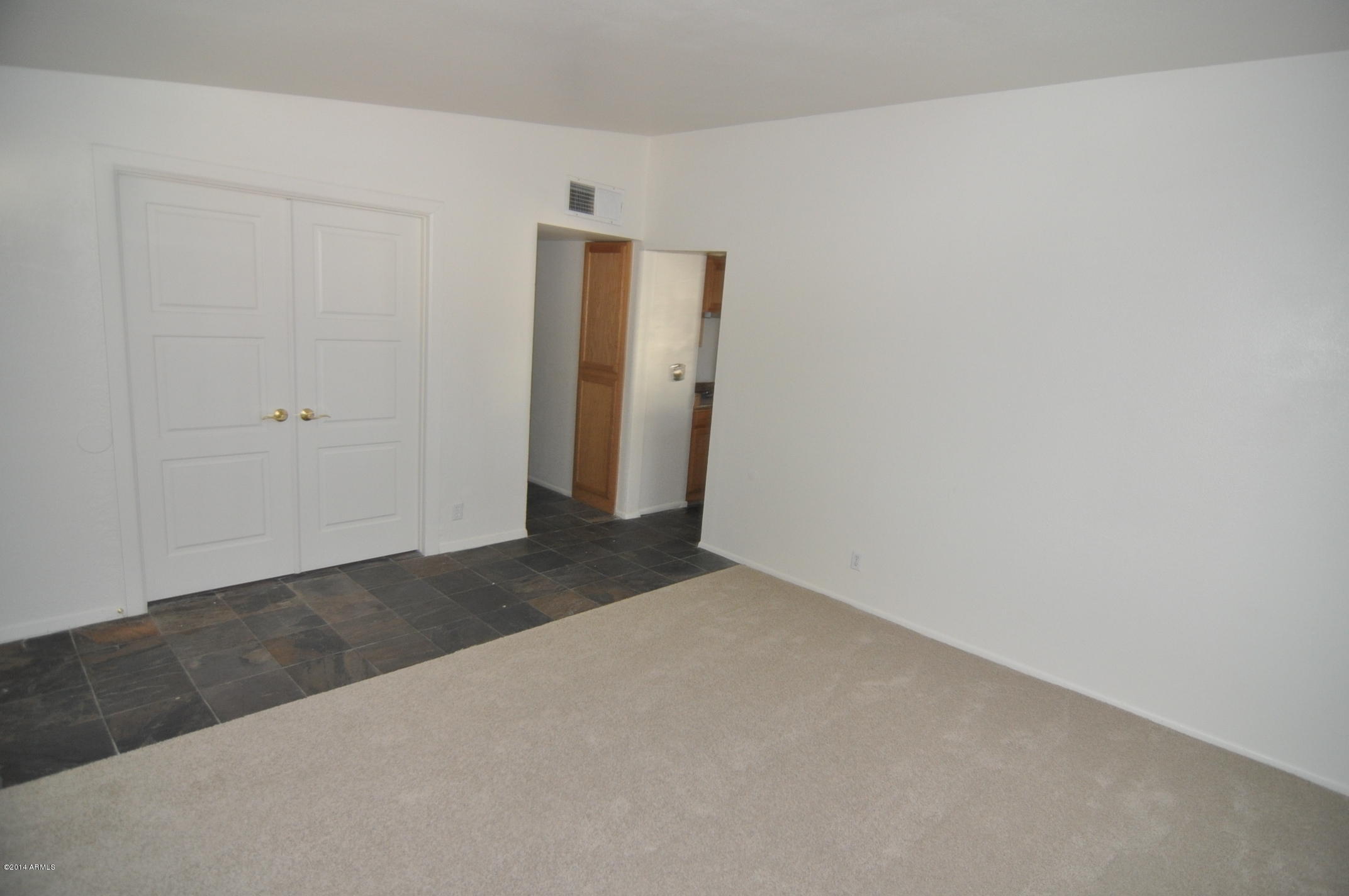 933 East Carter Road Phoenix, AZ 85042 - Photo 3 of 10 DSC_0507