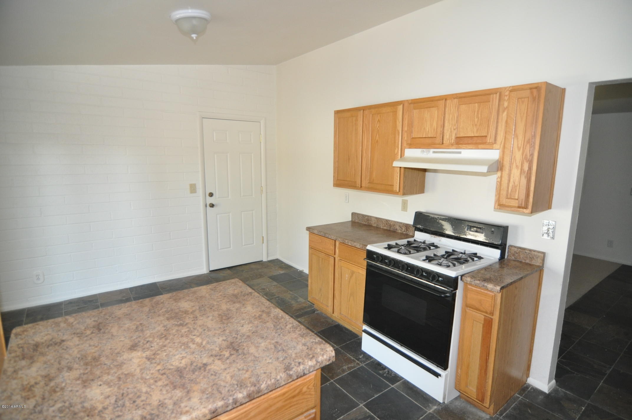 933 East Carter Road Phoenix, AZ 85042 - Photo 4 of 10 DSC_0508