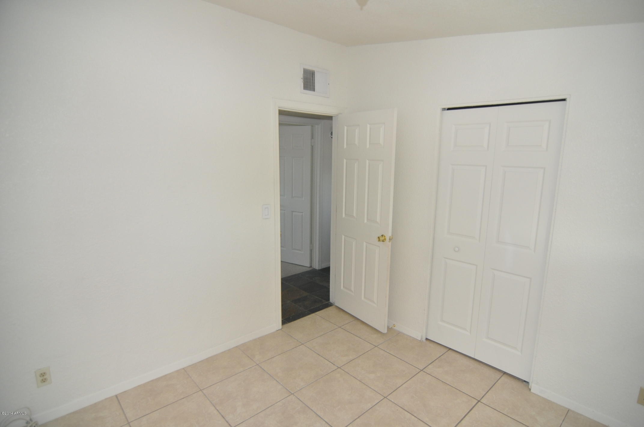 933 East Carter Road Phoenix, AZ 85042 - Photo 8 of 10 DSC_0514
