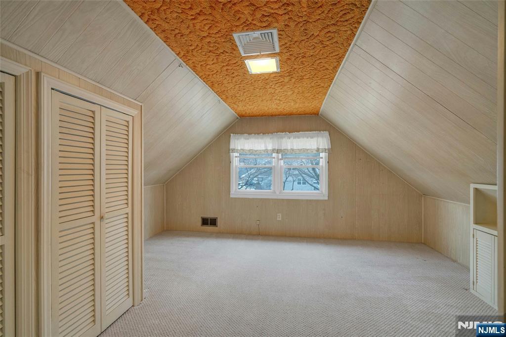 90 Arnot Place Paramus, NJ 07652 - Photo 12 of 28