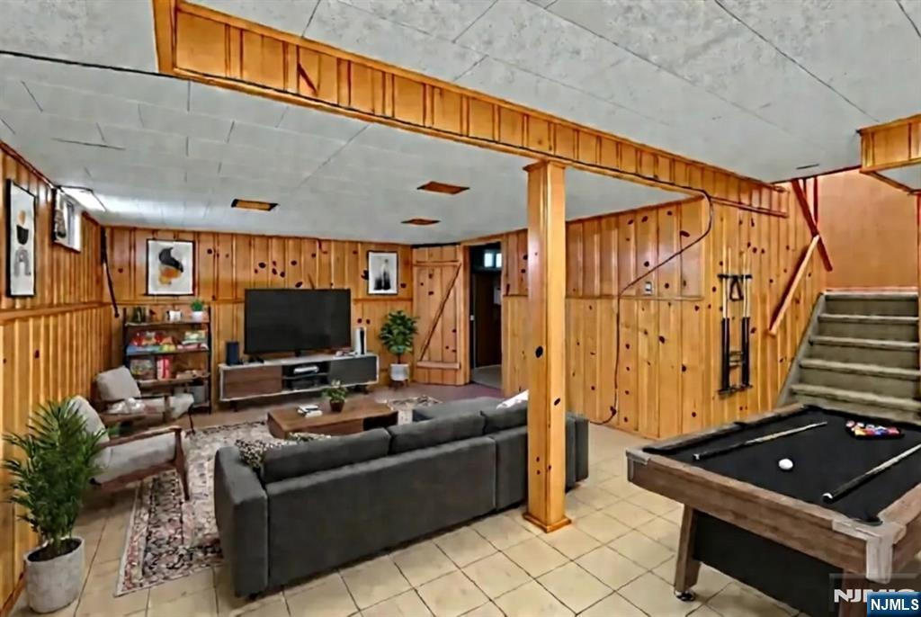 90 Arnot Place Paramus, NJ 07652 - Photo 13 of 28