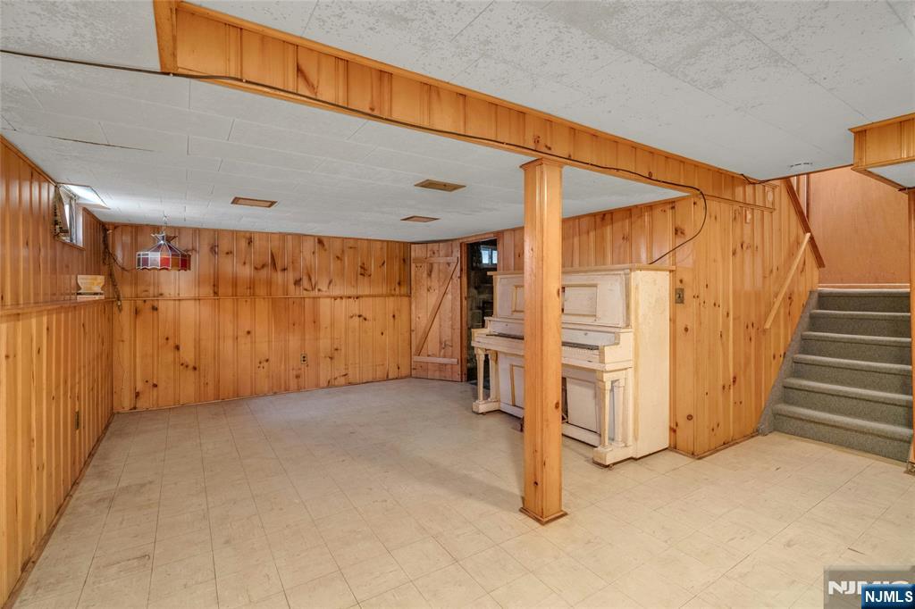 90 Arnot Place Paramus, NJ 07652 - Photo 14 of 28