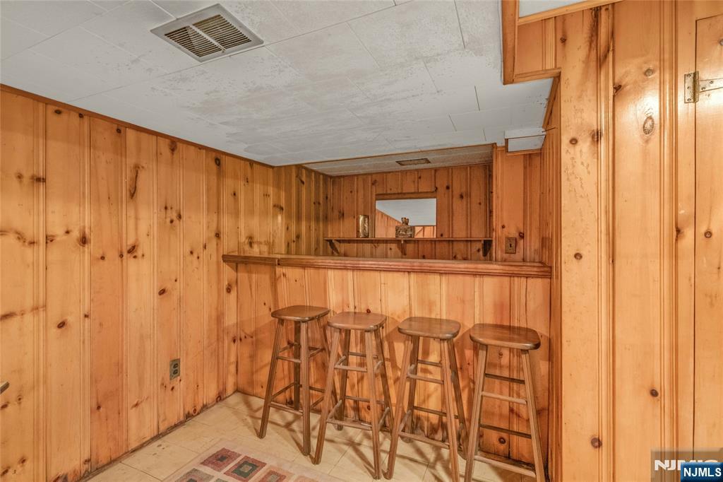 90 Arnot Place Paramus, NJ 07652 - Photo 15 of 28