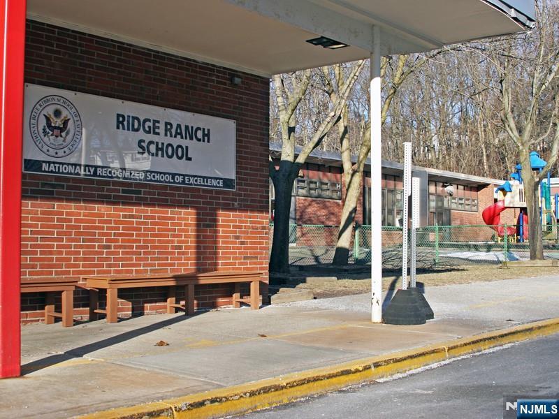 90 Arnot Place Paramus, NJ 07652 - Photo 17 of 28