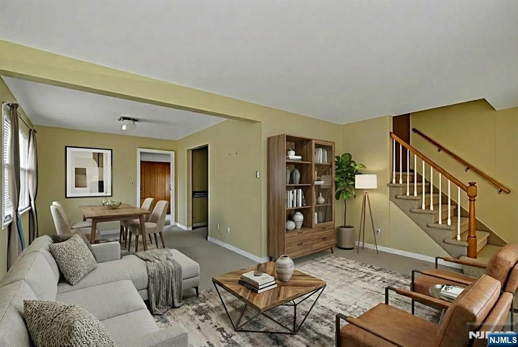 90 Arnot Place Paramus, NJ 07652 - Photo 2 of 28