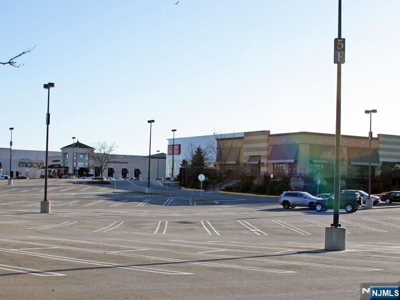 90 Arnot Place Paramus, NJ 07652 - Photo 22 of 28