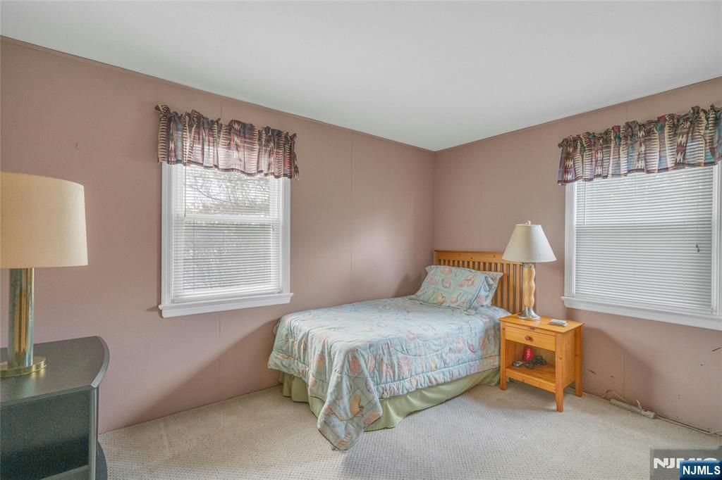 90 Arnot Place Paramus, NJ 07652 - Photo 10 of 28