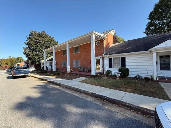 $1,295 | 103 Westgate Circle, Unit B, Winston-Salem, NC 27106