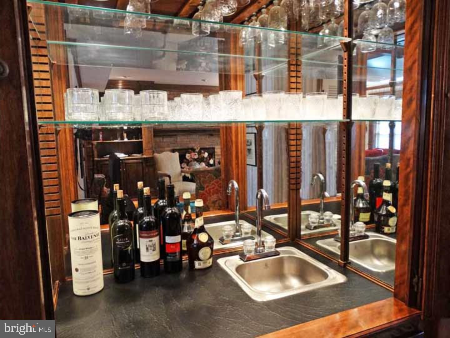 9663 Sandanne Road Philadelphia, PA 19115 - Photo 20 of 24 Wet Bar