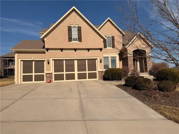 $695,000 | 18914 West 100th Street, Lenexa, KS 66220