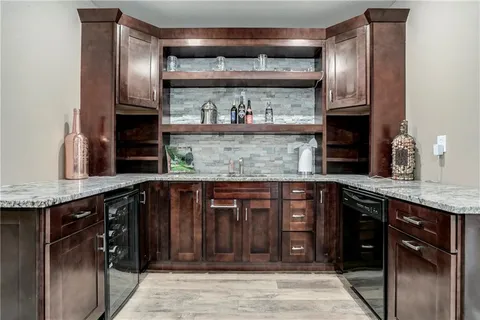$695,000 | 18914 West 100th Street, Lenexa, KS 66220