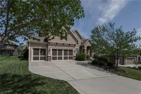 $695,000 | 18914 West 100th Street, Lenexa, KS 66220