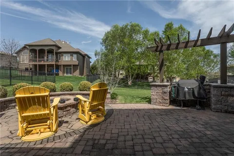$695,000 | 18914 West 100th Street, Lenexa, KS 66220