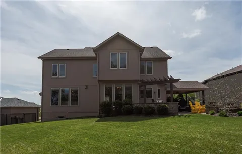 $695,000 | 18914 West 100th Street, Lenexa, KS 66220