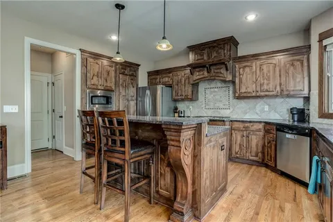 $695,000 | 18914 West 100th Street, Lenexa, KS 66220