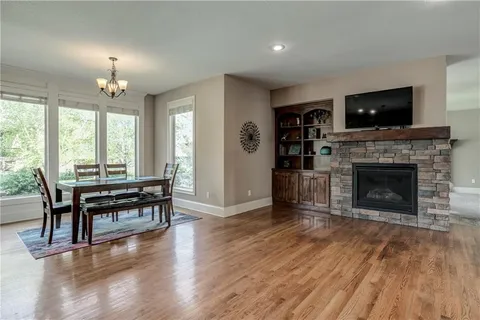 $695,000 | 18914 West 100th Street, Lenexa, KS 66220