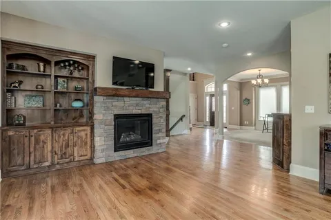 $695,000 | 18914 West 100th Street, Lenexa, KS 66220