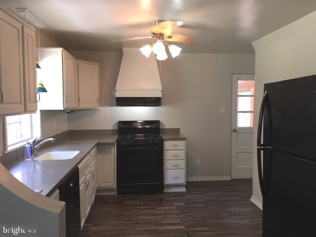 2039 Spring Street York, PA 17408 - Photo 3 of 36 Gallery Image 3