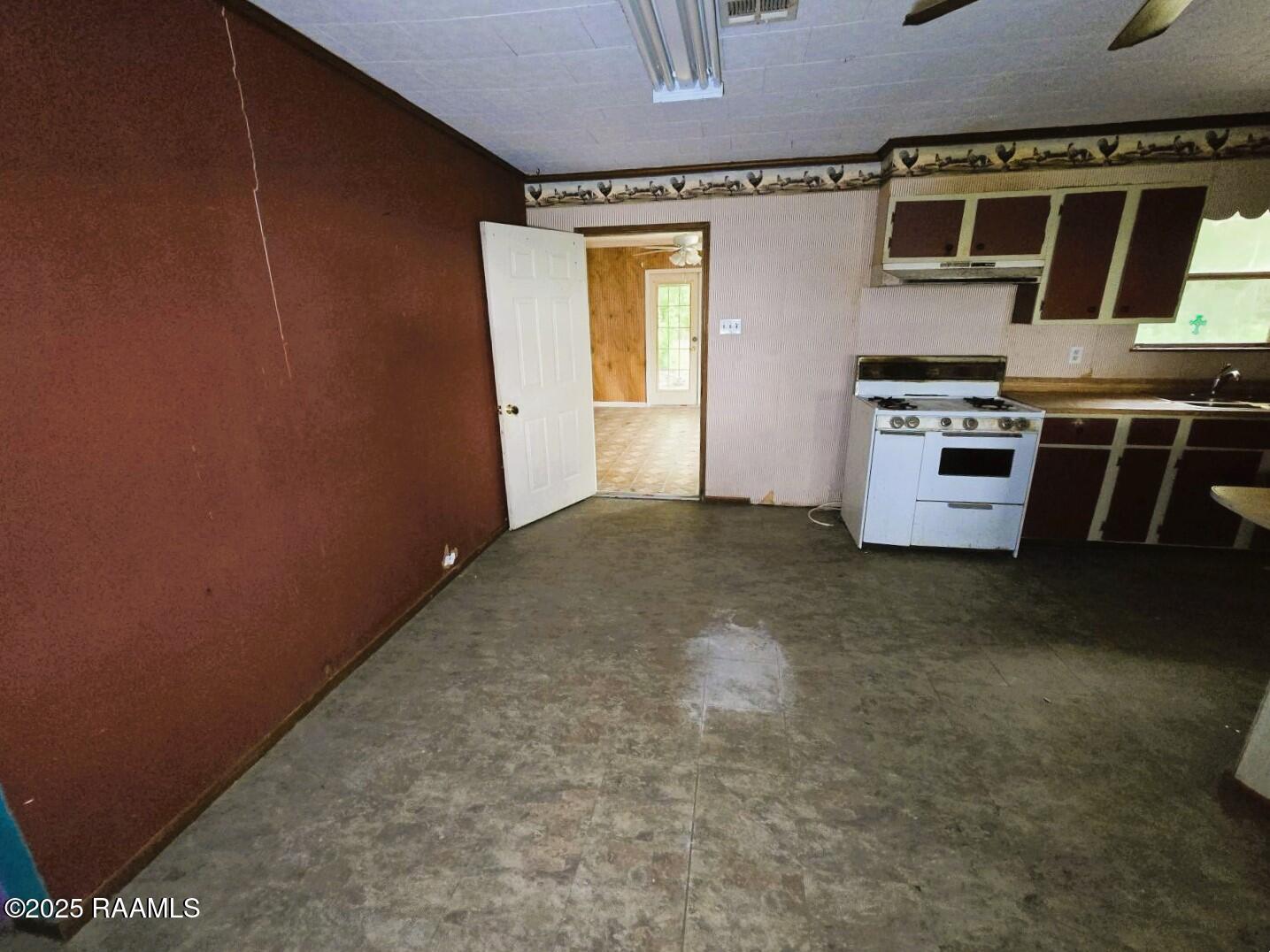 1716 Woodstone Road Eunice, LA 70535 - Photo 5 of 23 5 DINING AREA