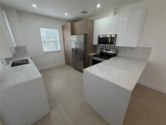 $2,875 | 1045 Southwest 8th Avenue, Unit 1045, Miami, FL 33130