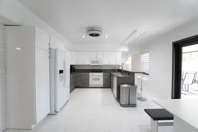 $7,000 | 1330 West Terra Mar Drive, Pompano Beach, FL 33062