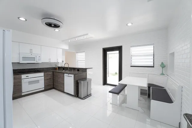 $7,000 | 1330 West Terra Mar Drive, Pompano Beach, FL 33062